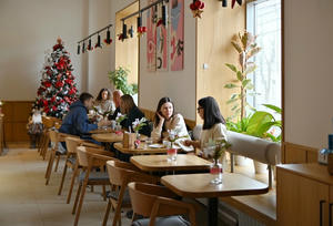 Заведение Кофе и люди на фото