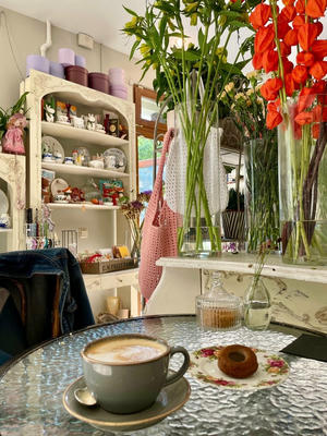 Заведение Кофе & цветы на фото